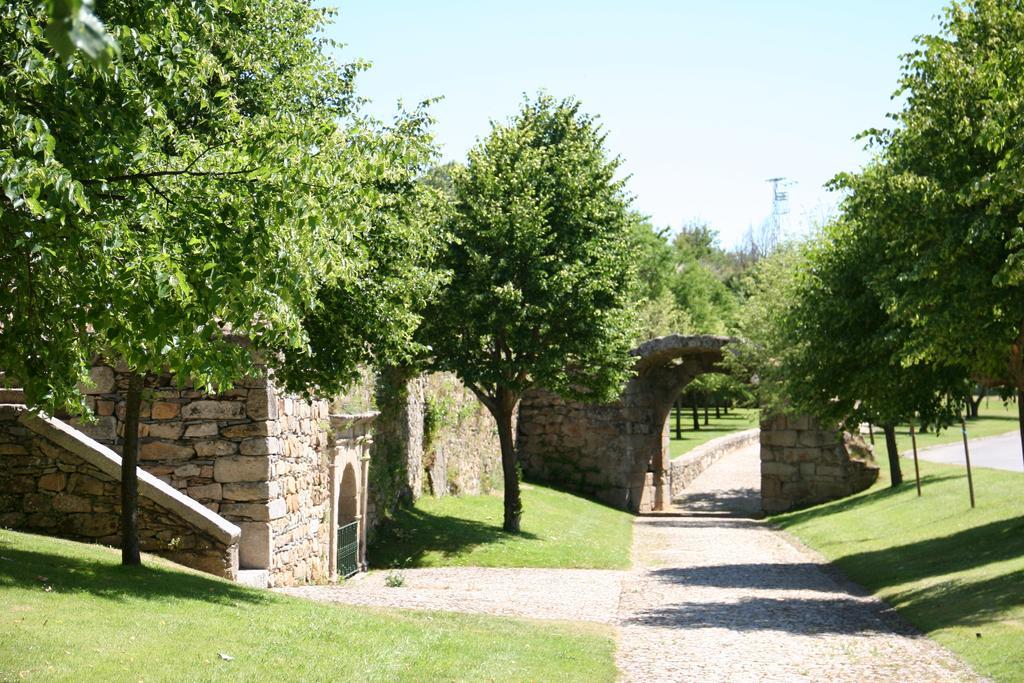 Quinta De La Barandica Guest House Miranda do Douro Exterior photo